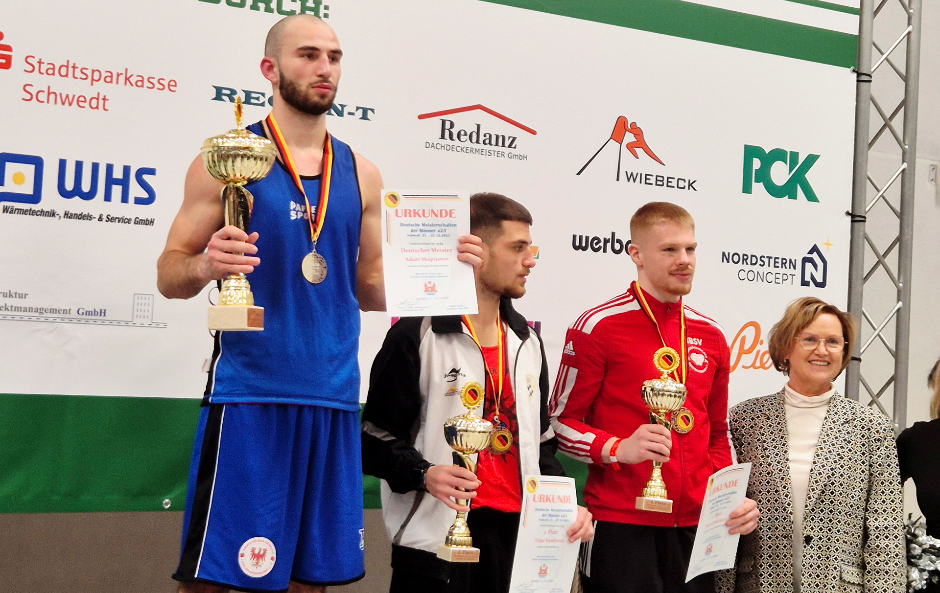 Foto: Siegerpodest mit Bürgermeisterin Foto: Siegerpodest mit Bürgermeisterin