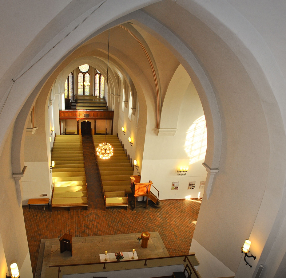 Foto: Blick ins Kirchenschiff von oben