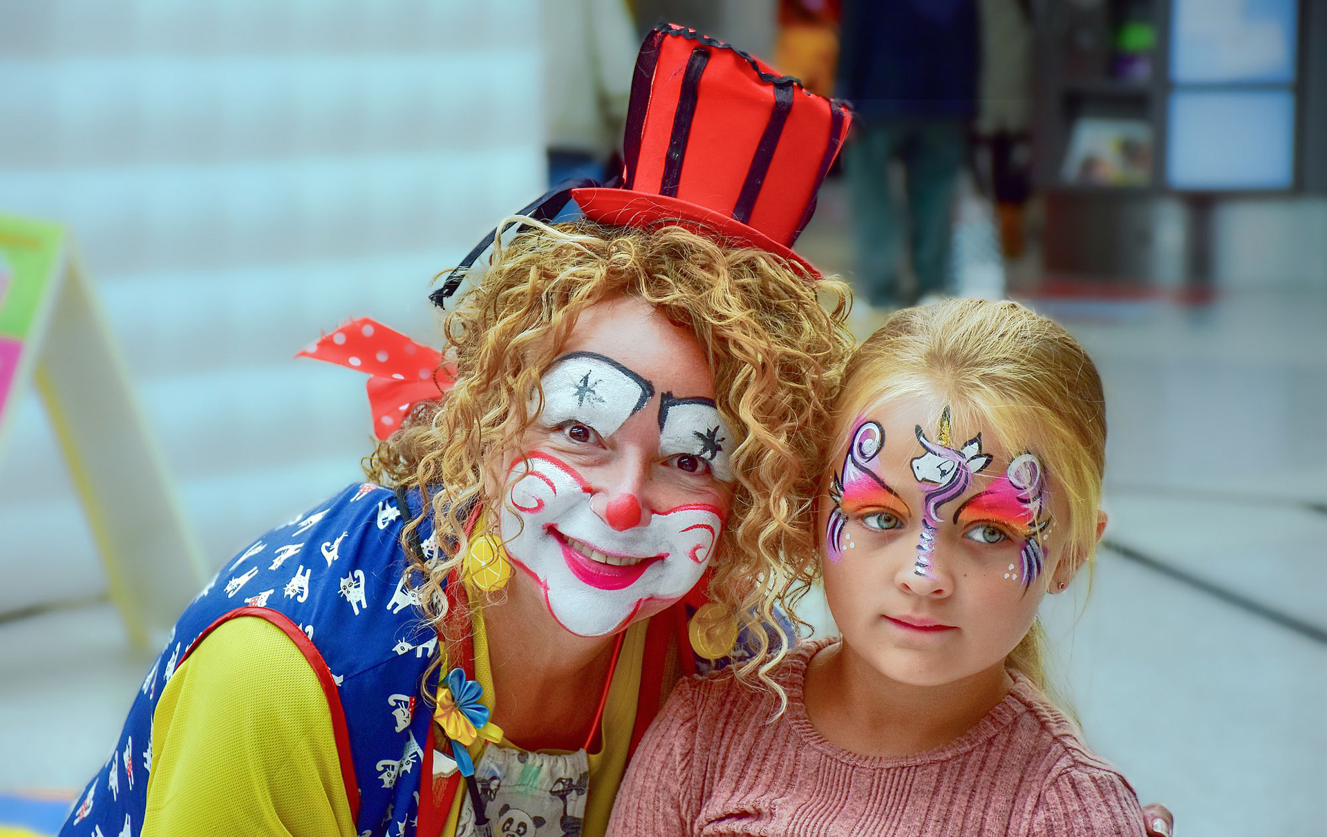 Foto: Clown mit Mädchen Foto: Clown mit Mädchen