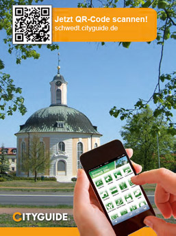 Foto: Flyer mit Berlischky-Pavillon im Hintergrund und im rechten unteren Bildrand wird ein Smartphone mit der Schwedter App gezeigt.