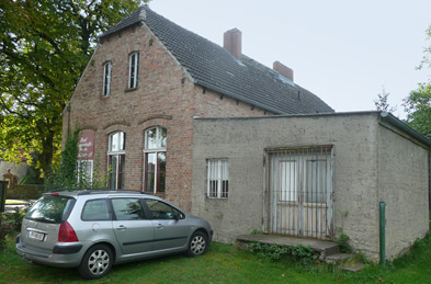 Foto: Gemeindehaus mit Anbau