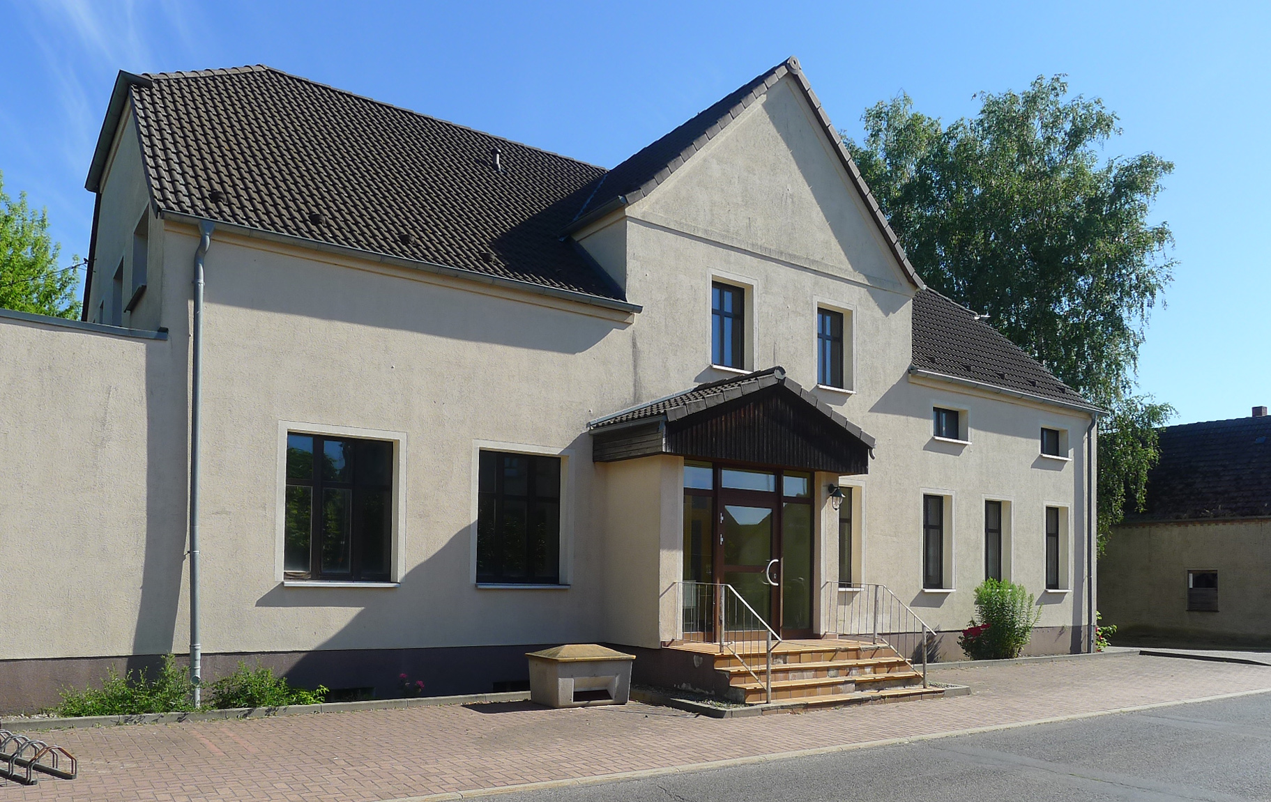 Foto: Gebäude an der Straße