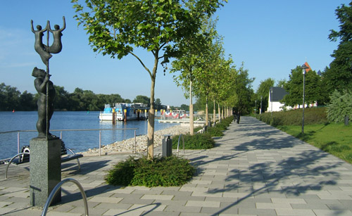 Foto: westliches Bollwerk als Uferpromenade