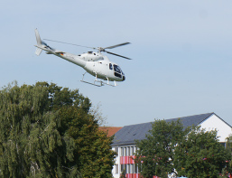 Foto: Hubschrauber über dem Haus der Bildung und Technologie