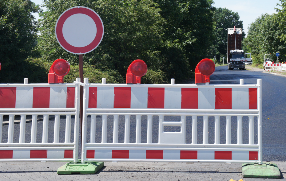 Foto: Absperrung für Straßenbauarbeiten