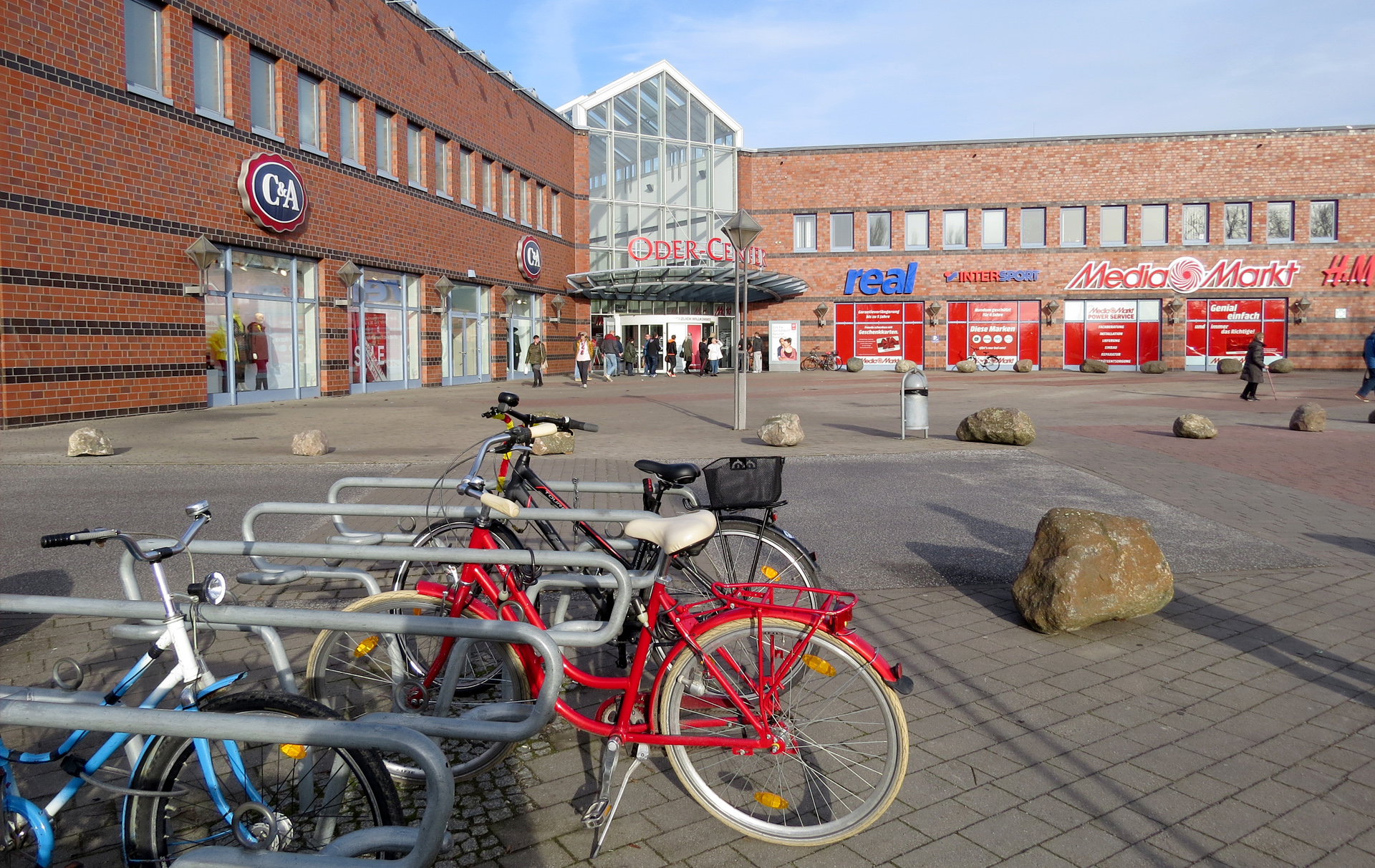 Foto: Haupteingang des Oder-Centers Foto: Haupteingang des Oder-Centers