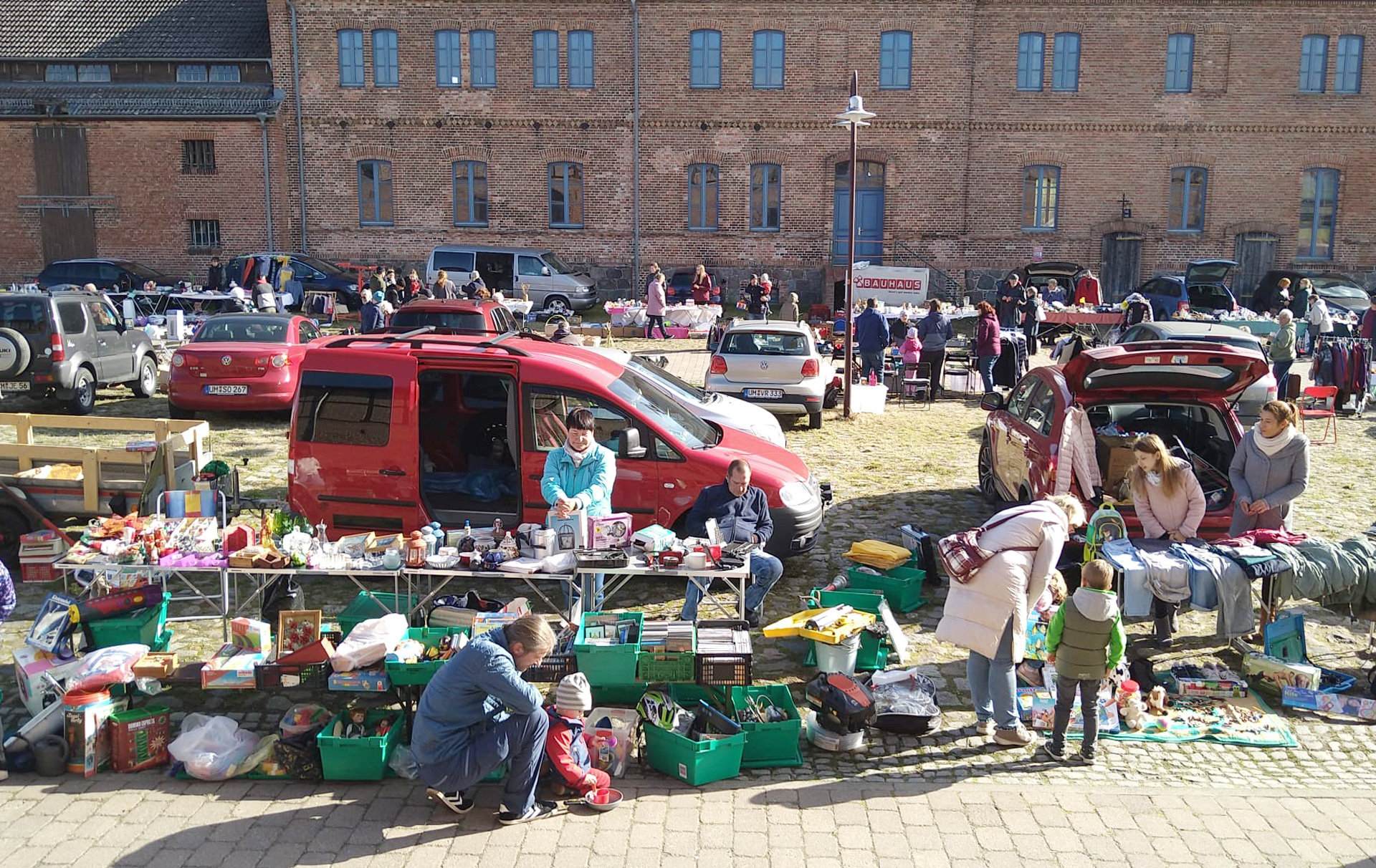 Foto: buntes Markttreiben Foto: buntes Markttreiben