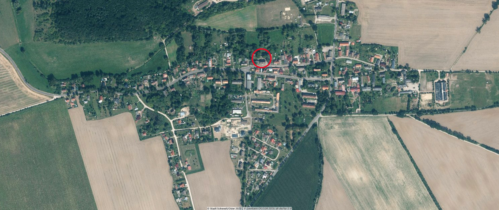 Luftbild mit roter Markierung