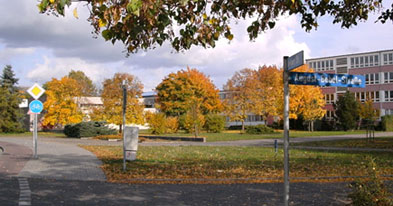 Foto: Fläche vor der Allgemeinen Förderschule