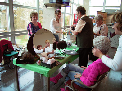 Foto: Stand mit Perücken