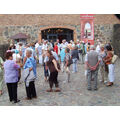 Foto: Teilnehmer am Kloster-Eingang