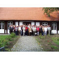 Foto: Gruppenfoto vor dem Ehm-Welk- und Heimatmuseum