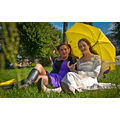 Foto: 2 „Elfen“ mit gelbem Schirm