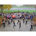 Foto: Hip-Hop-Tänzer vor dem Rathaus