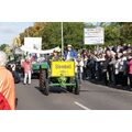 Foto: kleiner Trecker mit Ortseingangsschild von Stendell