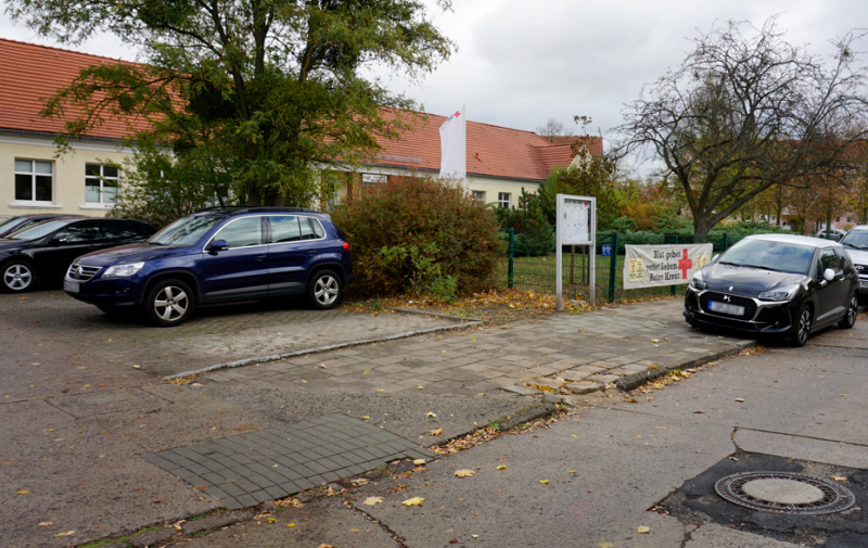 Foto: Gehweg vor der Sanierung Foto: Gehweg vor der Sanierung
