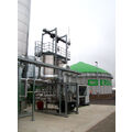 Foto: Industrieanlage und Anlagenbehälter mit der Aufschrift Bio-Erdgas
