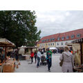 Foto: Kunstmarkt auf dem Kirchplatz an der Vierradener Straße