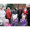Foto: Kinder, Stollenfee, Weihnachtsmann und Bürgermeister