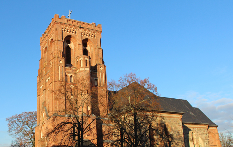 Foto: Kirchturm ohne Spitze