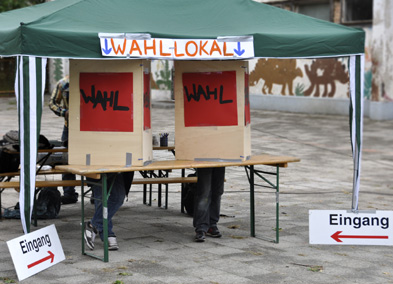Foto: Wahllokal im Freien