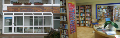 Foto: Eingang zur Zweigbibliothek